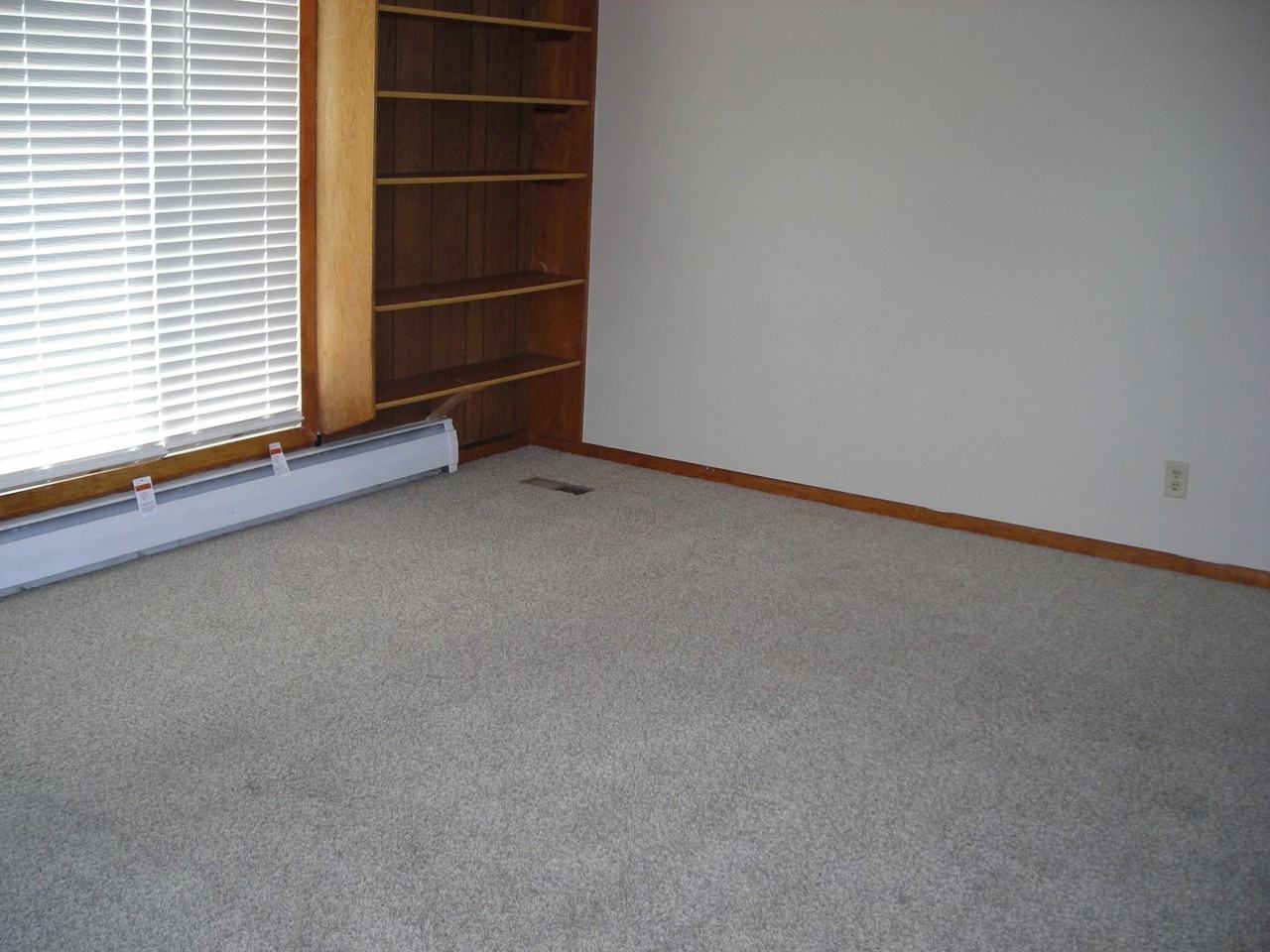 402 W William Ave - Photo 3 of 25