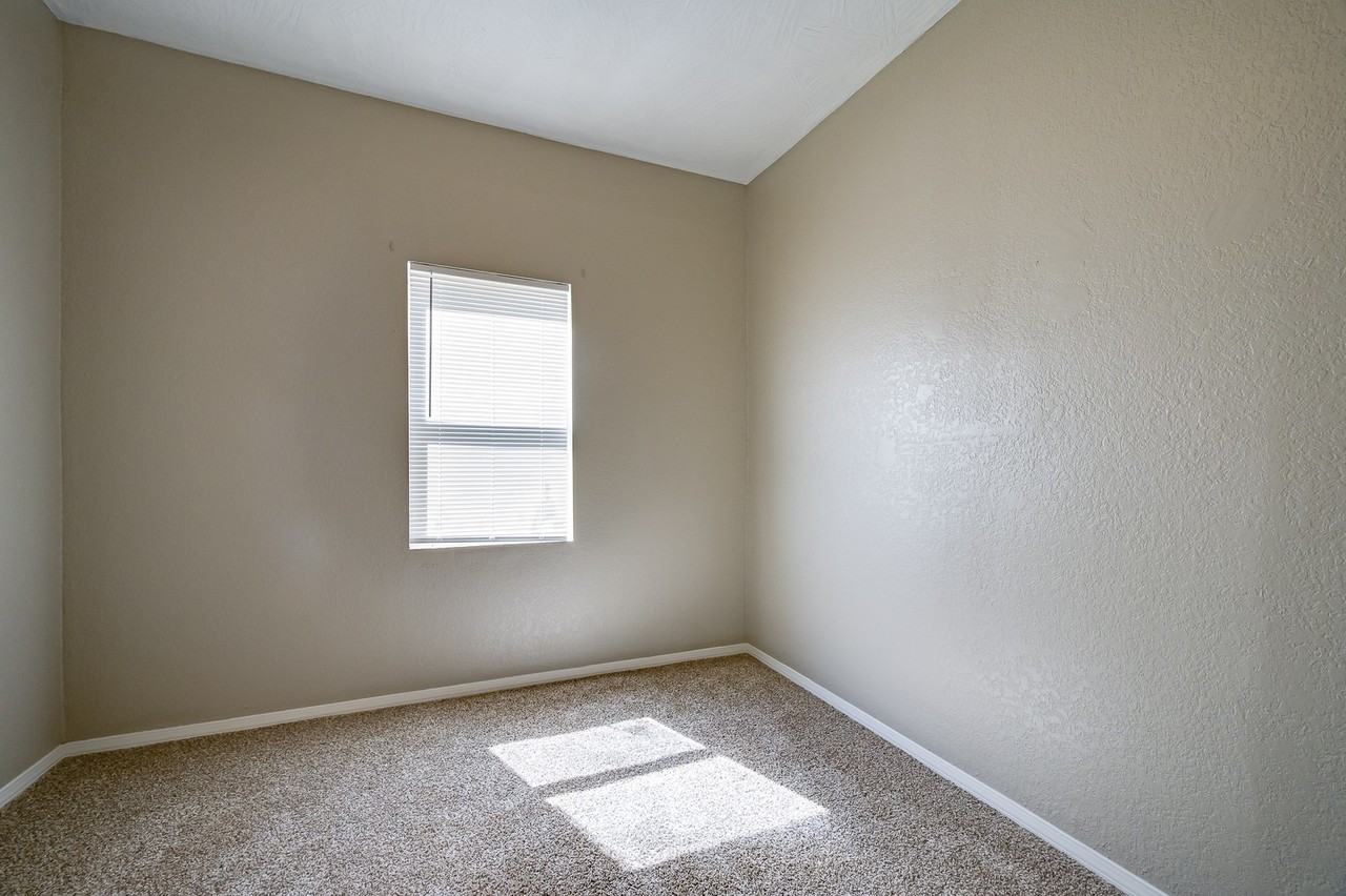 1317 S Pennsylvania Ave - Photo 4 of 16