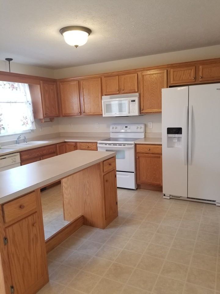 718 Wyndhurst Dr - Photo 2 of 20