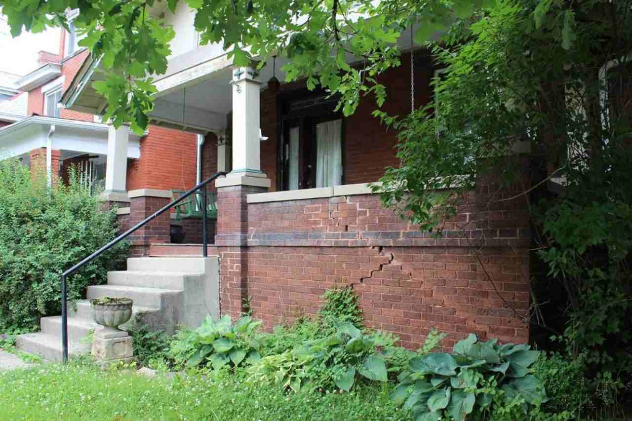 114 E Oakland Ave - Photo 3 of 26