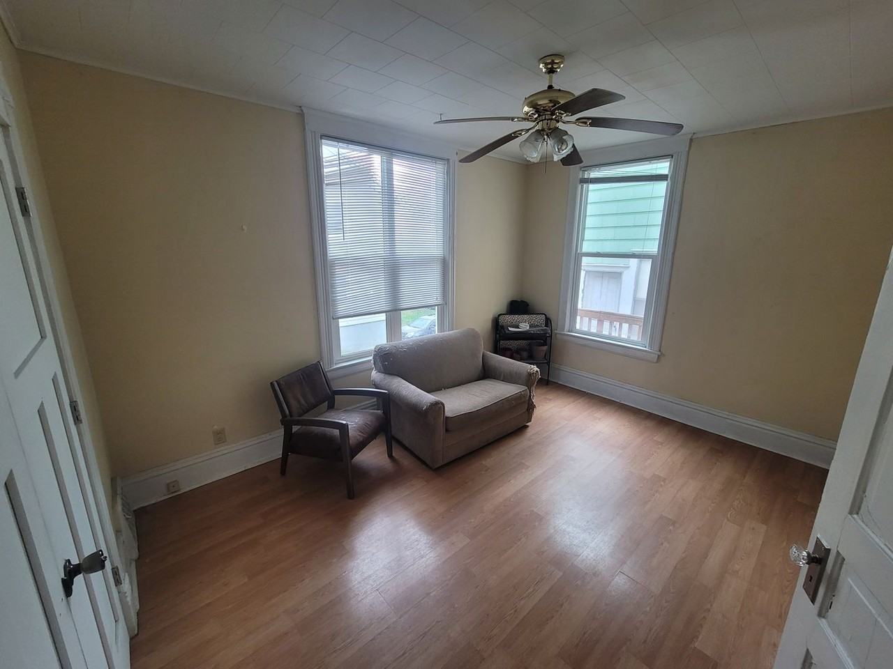 904 E 4th St - Photo 4 of 10