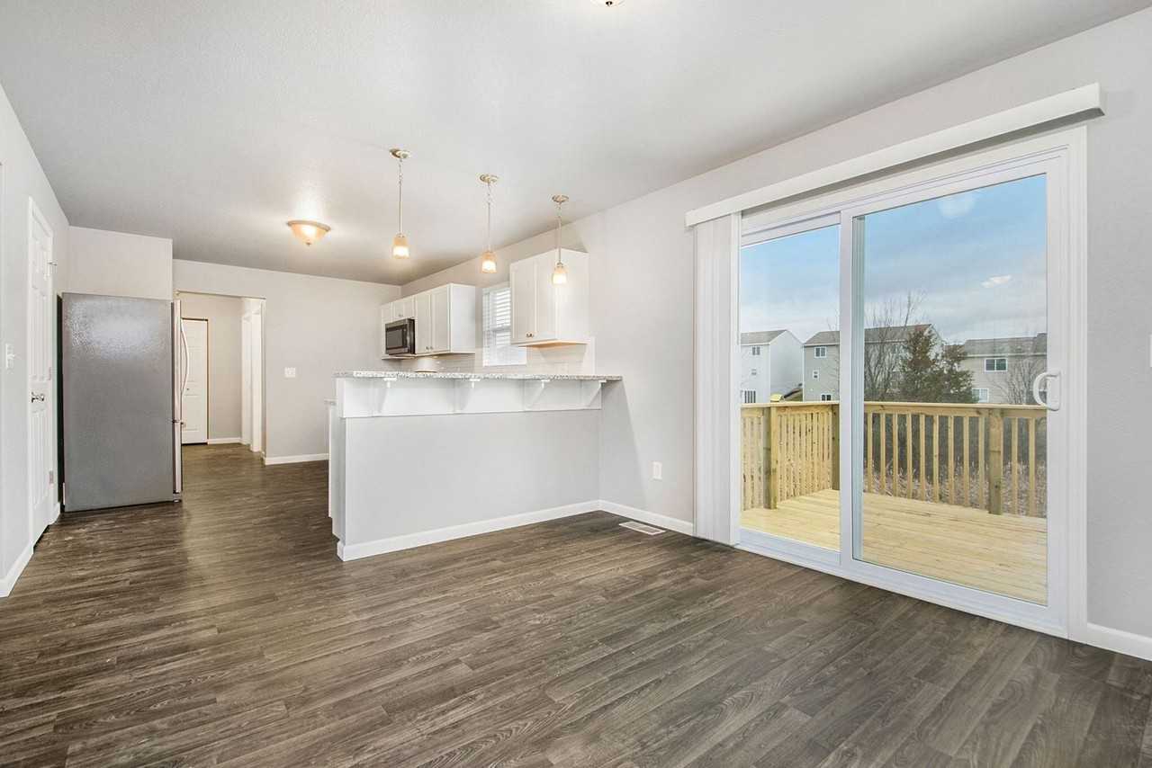 1980 N Waverly Rd - Photo 2 of 31