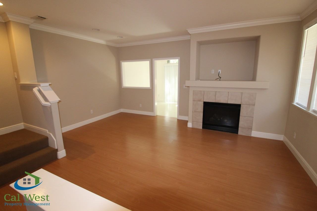 390 Oleander Dr - Photo 2 of 14