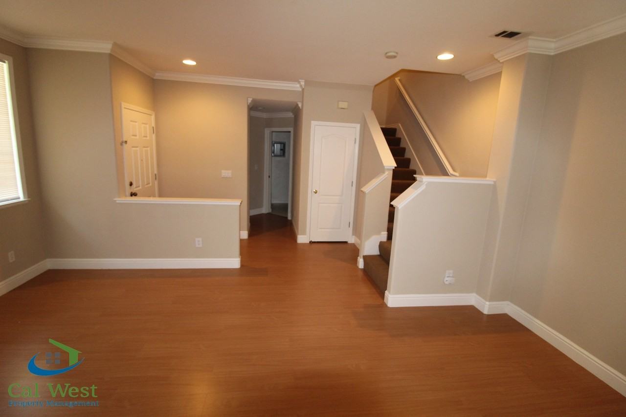 390 Oleander Dr - Photo 5 of 14
