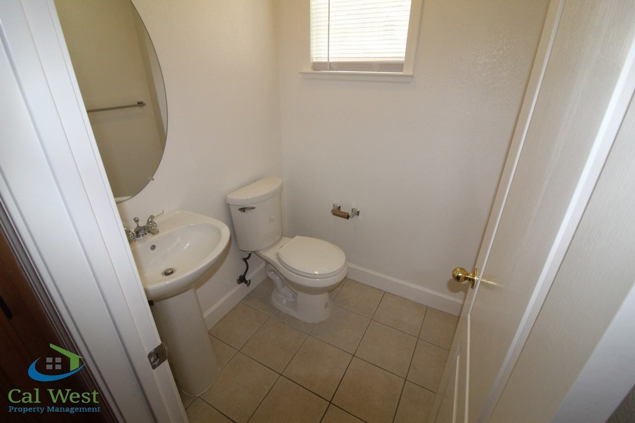 390 Oleander Dr - Photo 6 of 14