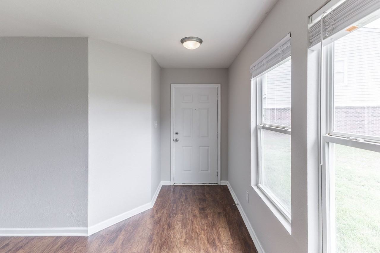 101 Leona Ln Nw - Photo 3 of 16