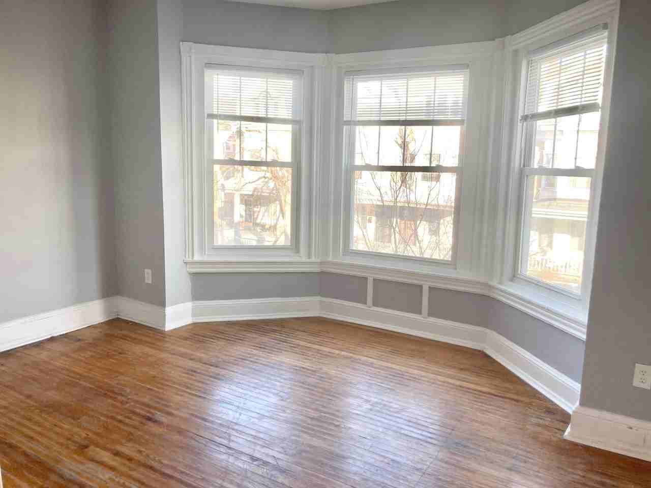 133 West Sharpnack Street - Photo 3 of 8