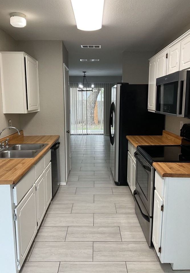 2010 Hinkle Avenue - Photo 2 of 23