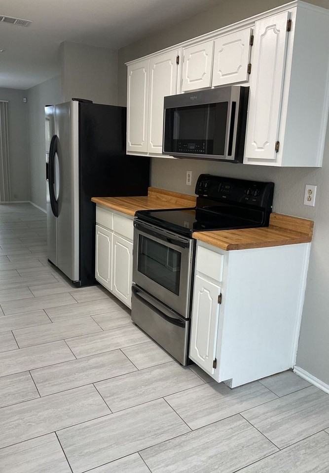 2010 Hinkle Avenue - Photo 5 of 23