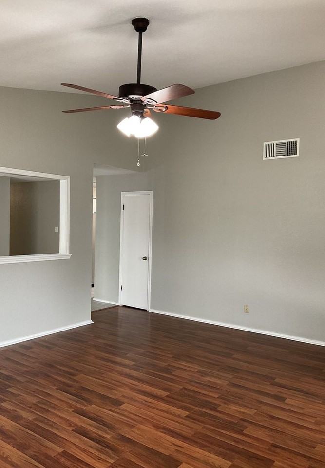 2010 Hinkle Avenue - Photo 7 of 23