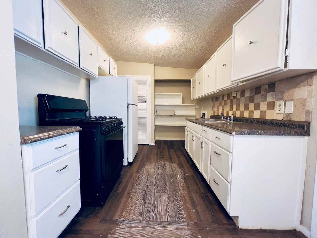 1912 E 1st St - Photo 6 of 15