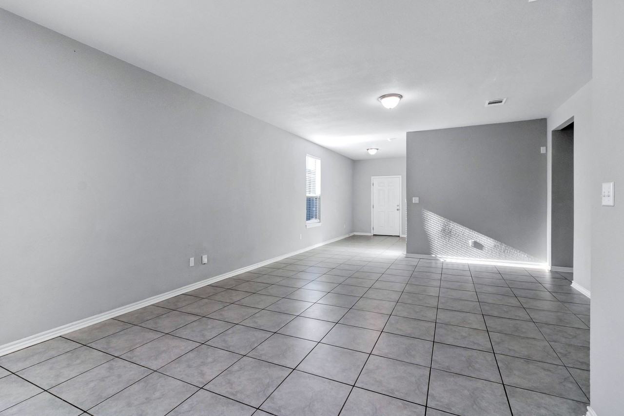 216 Syrah Ct - Photo 3 of 31