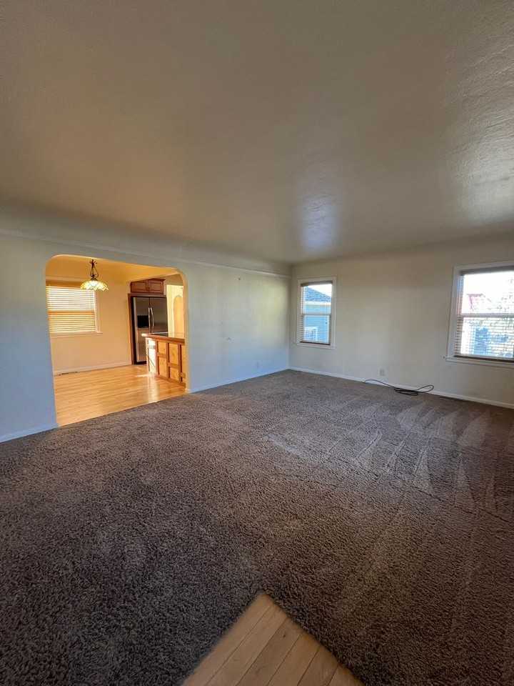 1860 Portland St - Photo 2 of 9