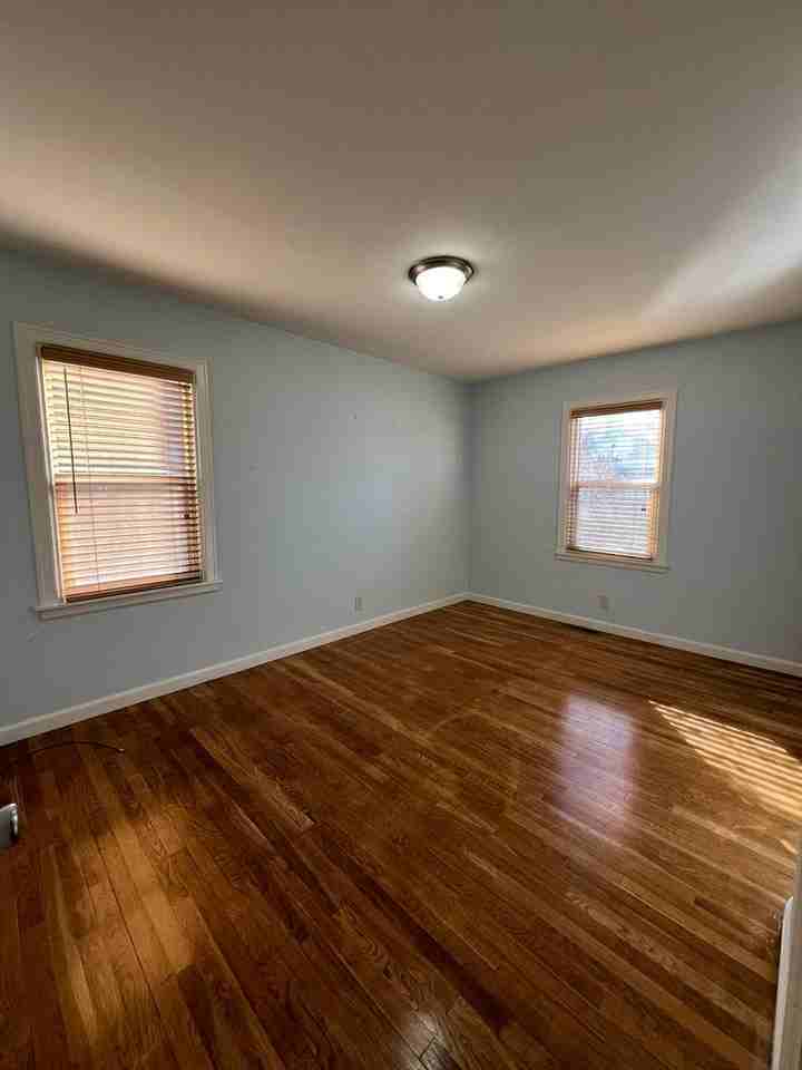 1860 Portland St - Photo 3 of 9