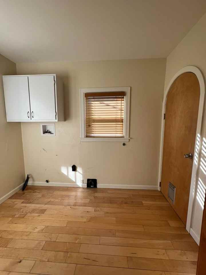 1860 Portland St - Photo 5 of 9