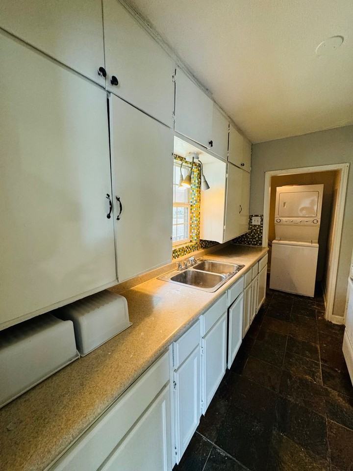 1700 West Ave - Photo 3 of 7