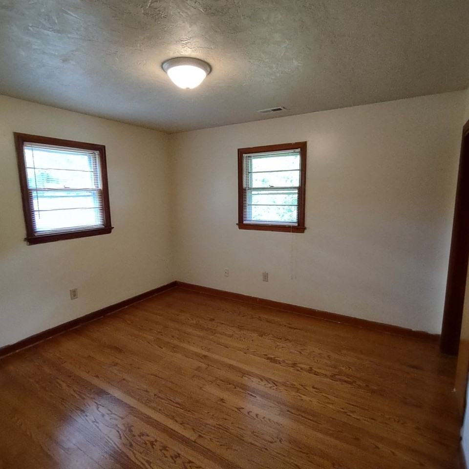 600 Broce Dr - Photo 6 of 13