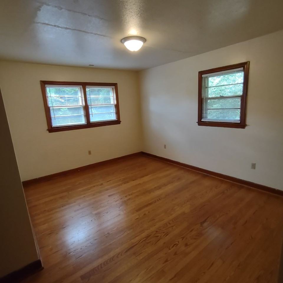 600 Broce Dr - Photo 7 of 13