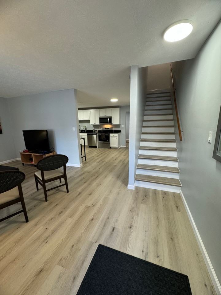 Individual Leases In Remodeled Clover Valley Townhome - Photo 2 of 22