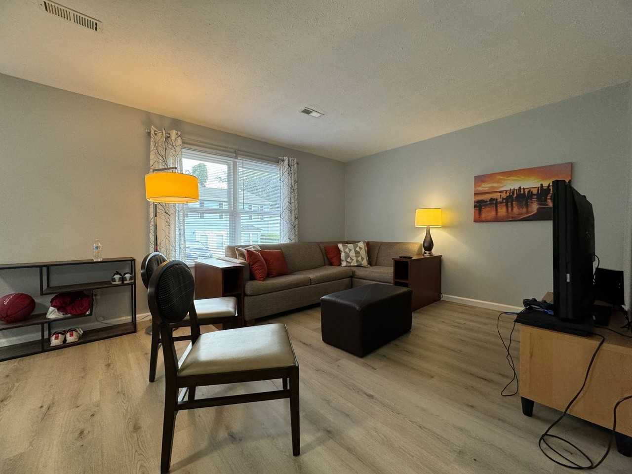 Individual Leases In Remodeled Clover Valley Townhome - Photo 3 of 22