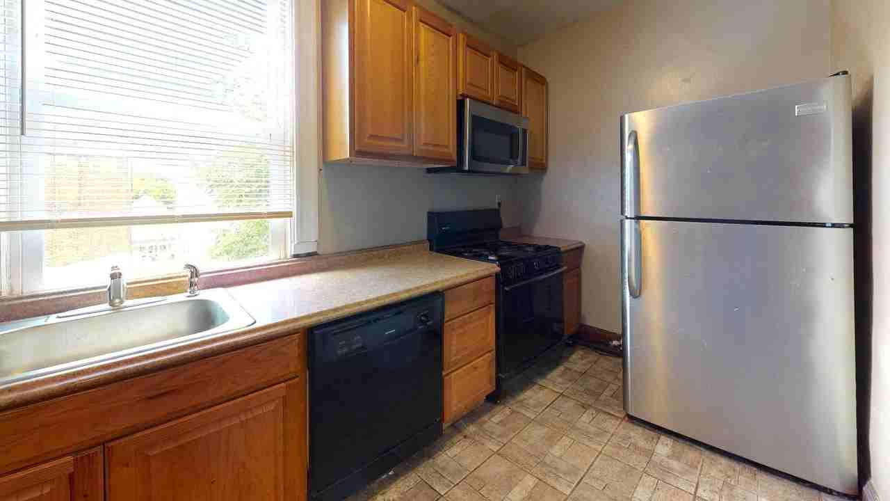 225 Atkinson St - Photo 3 of 16