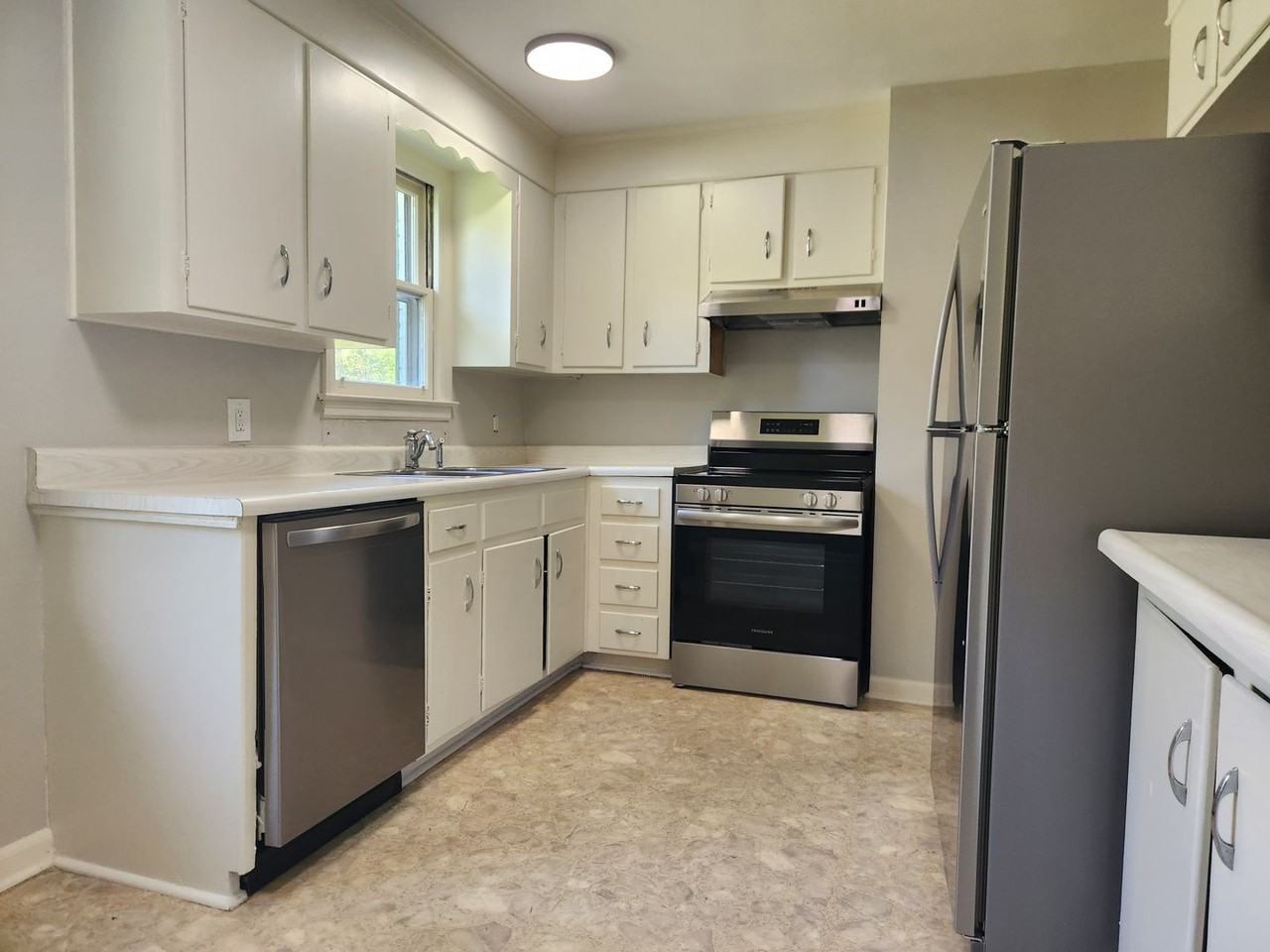 19 Hughes Ave - Photo 6 of 17