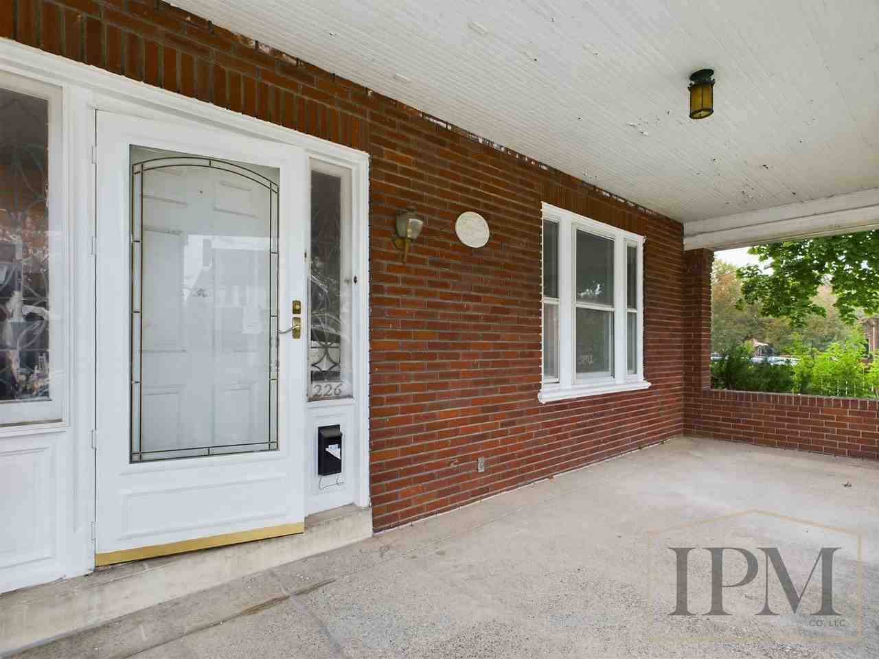 226 E Jackson St - Photo 2 of 23