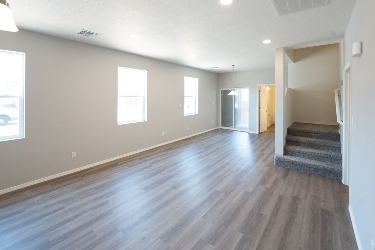 335 San Clemente Ave Nw - Photo 3 of 17