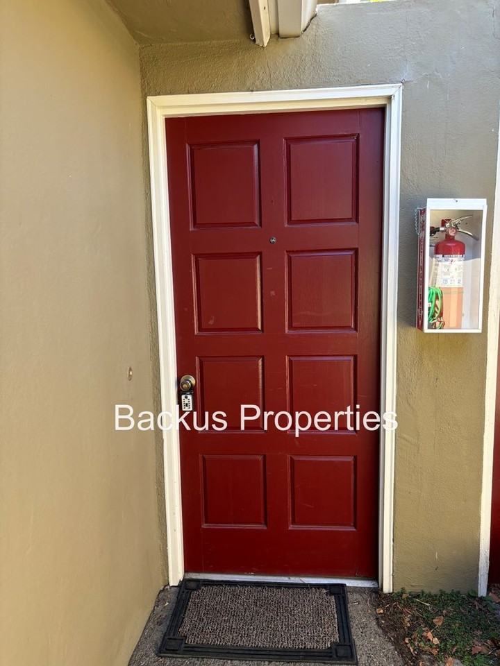 19532 Creekside Ct - Photo 2 of 24