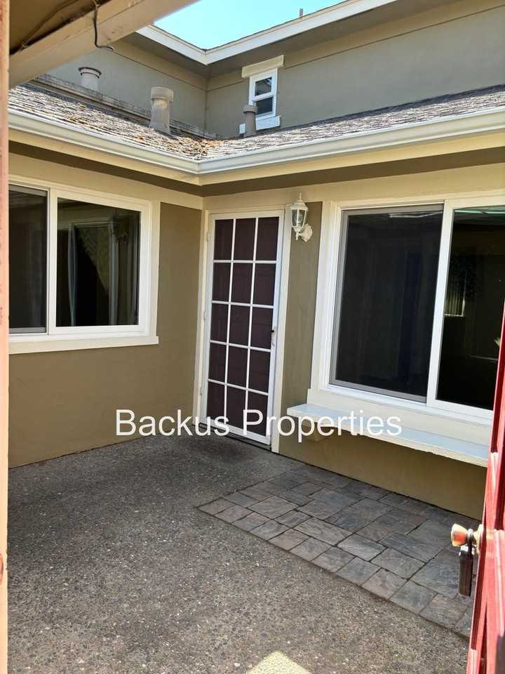 19532 Creekside Ct - Photo 3 of 24