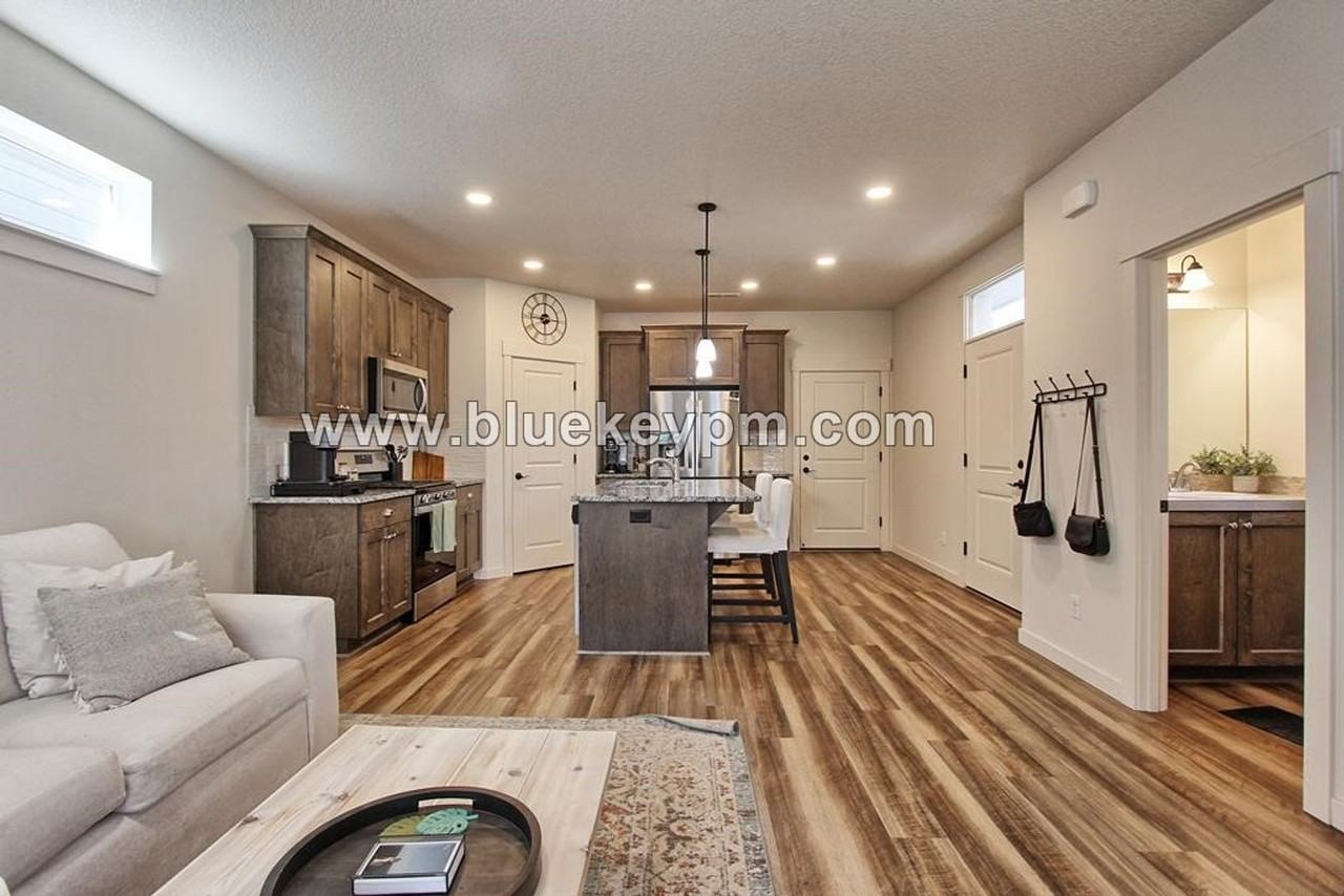 7253 S Ridge Way - Photo 2 of 15