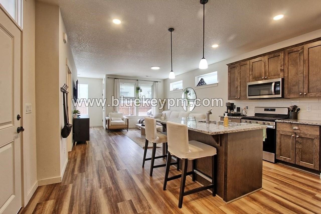 7253 S Ridge Way - Photo 3 of 15