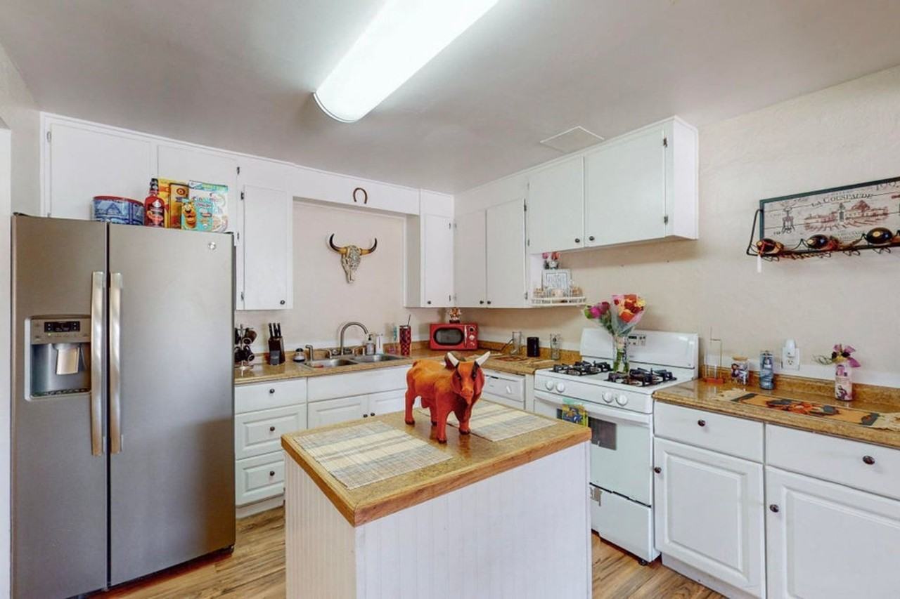5700 Euclid Ave Ne - Photo 4 of 10
