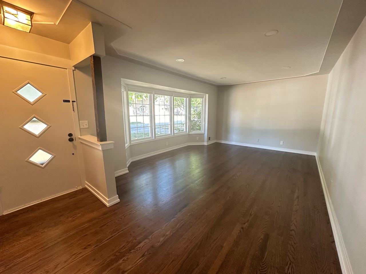 2542 Glenbrook Ave Sw - Photo 3 of 35