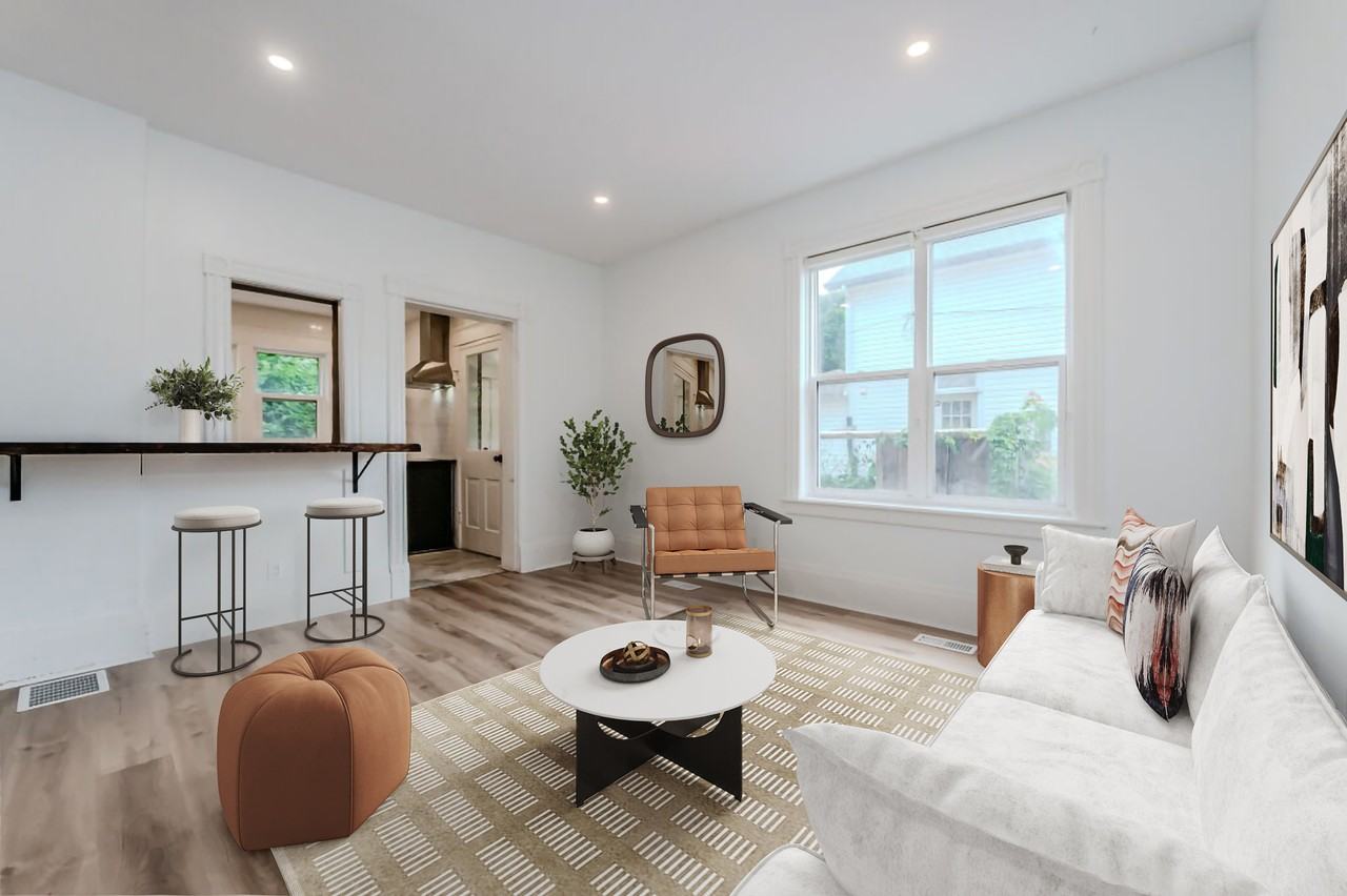 76 Wellington Street North #A