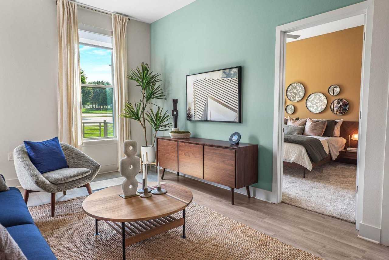 Luxia Preston - Photo 3 of 23