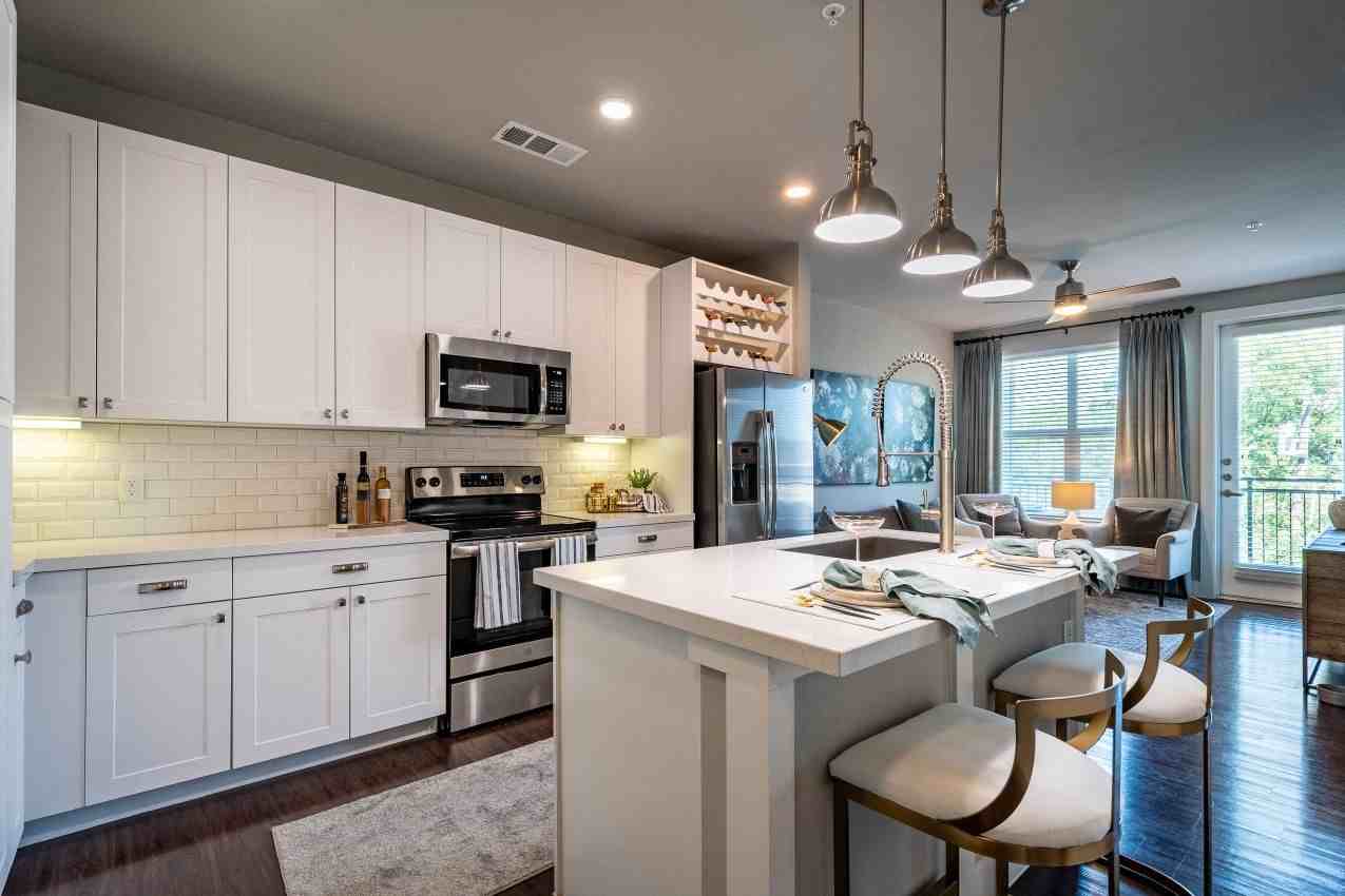 Luxia Swiss Ave - Photo 2 of 38