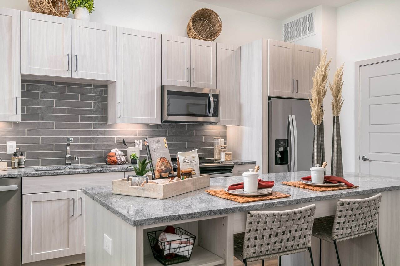 Luxia Midtown Park - Photo 2 of 26