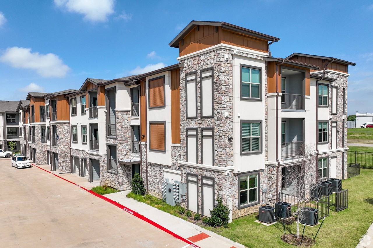 Creekside at Grand Prairie - Photo 4 of 103