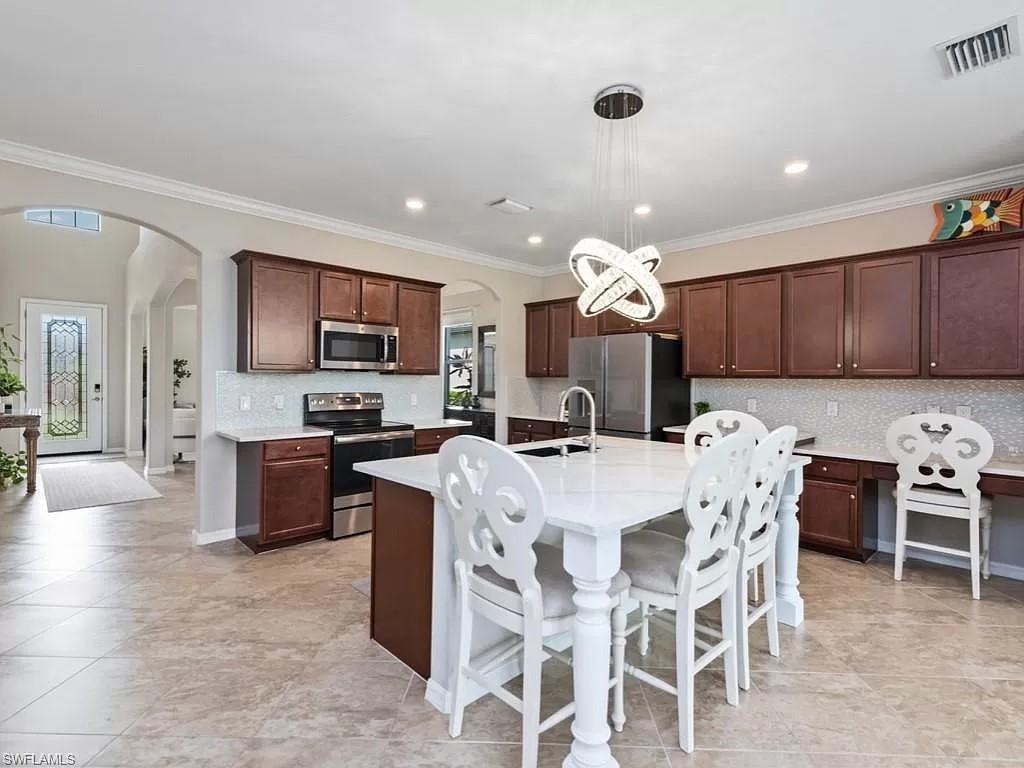 1610 Santiago Cir #NA - Photo 3 of 32
