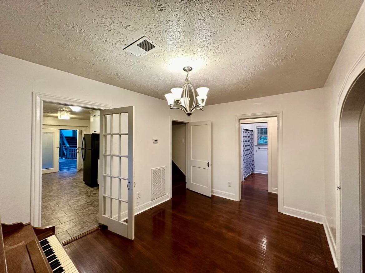 212 W Hunnicutt Ave #NA - Photo 3 of 13