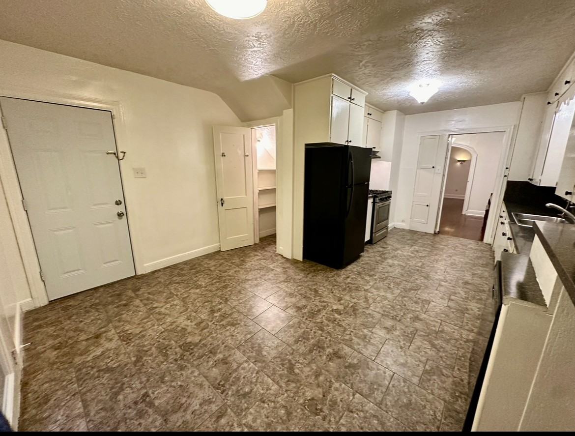 212 W Hunnicutt Ave #NA - Photo 5 of 13