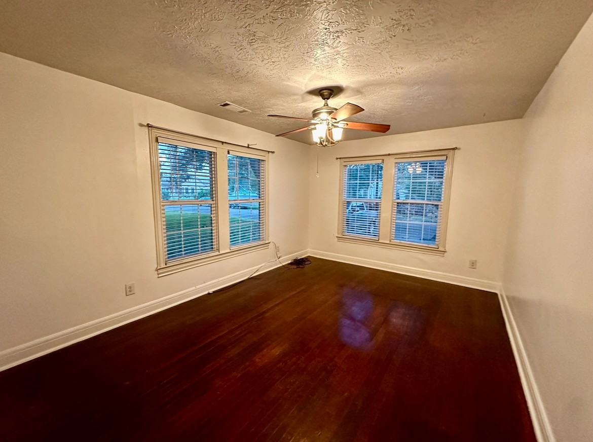 212 W Hunnicutt Ave #NA - Photo 6 of 13