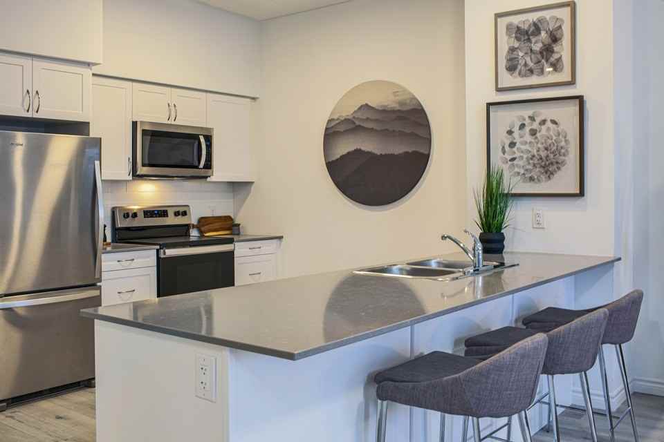 Bayfield Tower Apartments - Photo 3 of 33