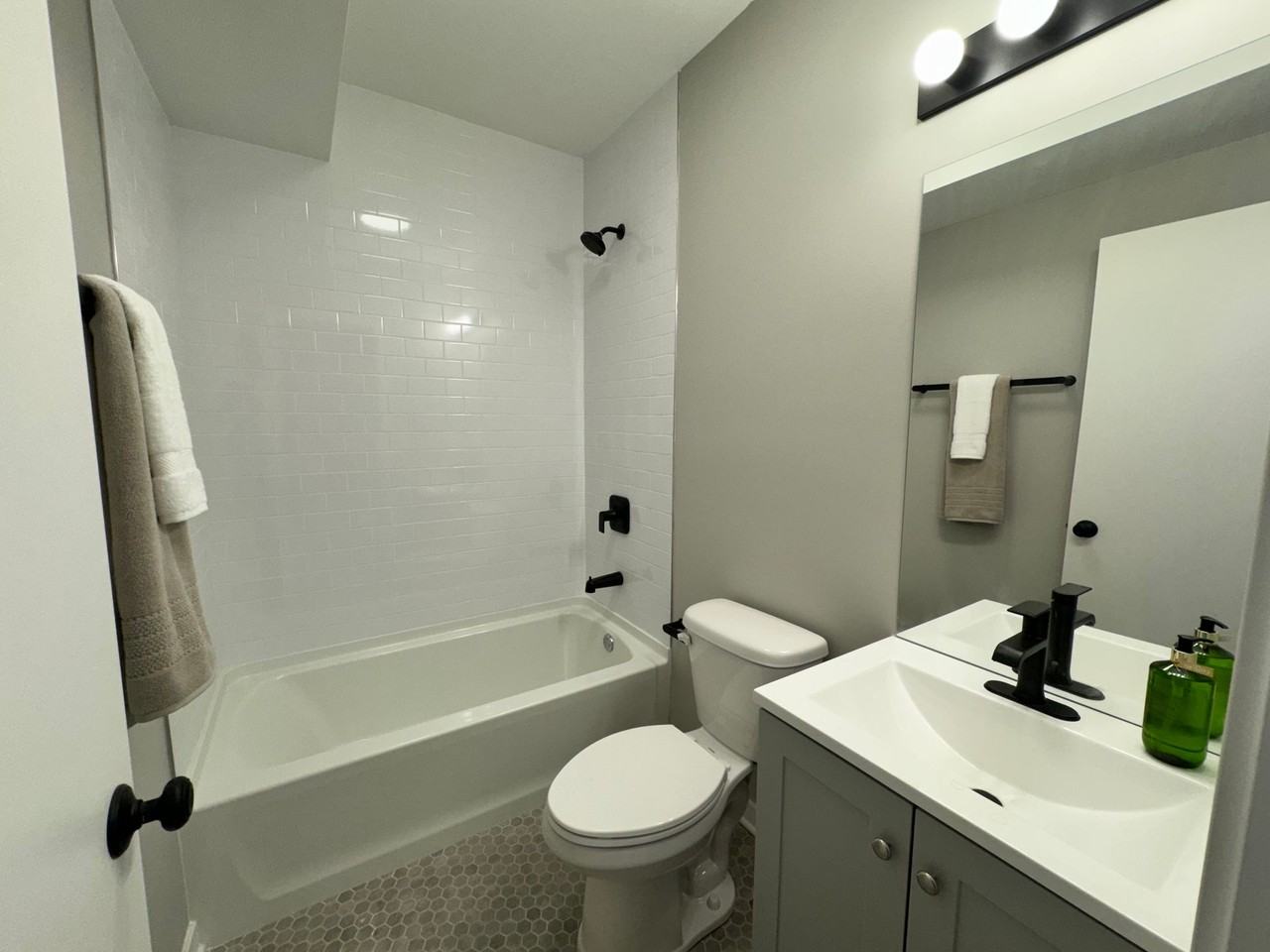 Leland Albany Commons - Photo 7 of 18