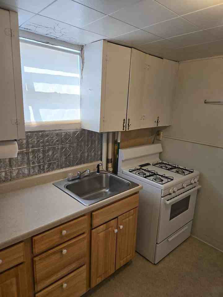 606 1/2 N Prairie Ave - Photo 2 of 8