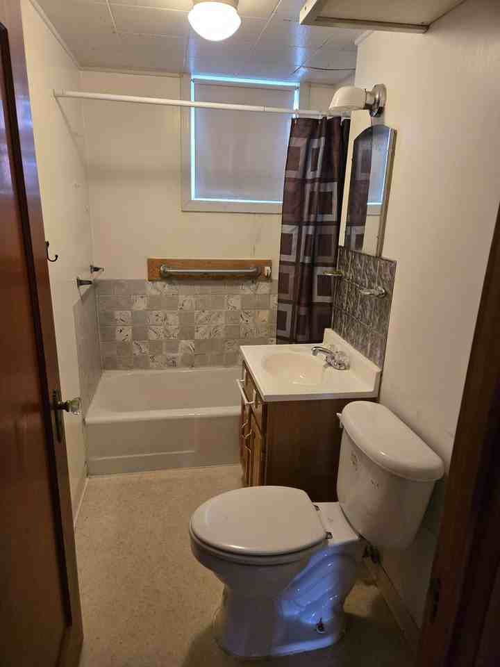 606 1/2 N Prairie Ave - Photo 7 of 8