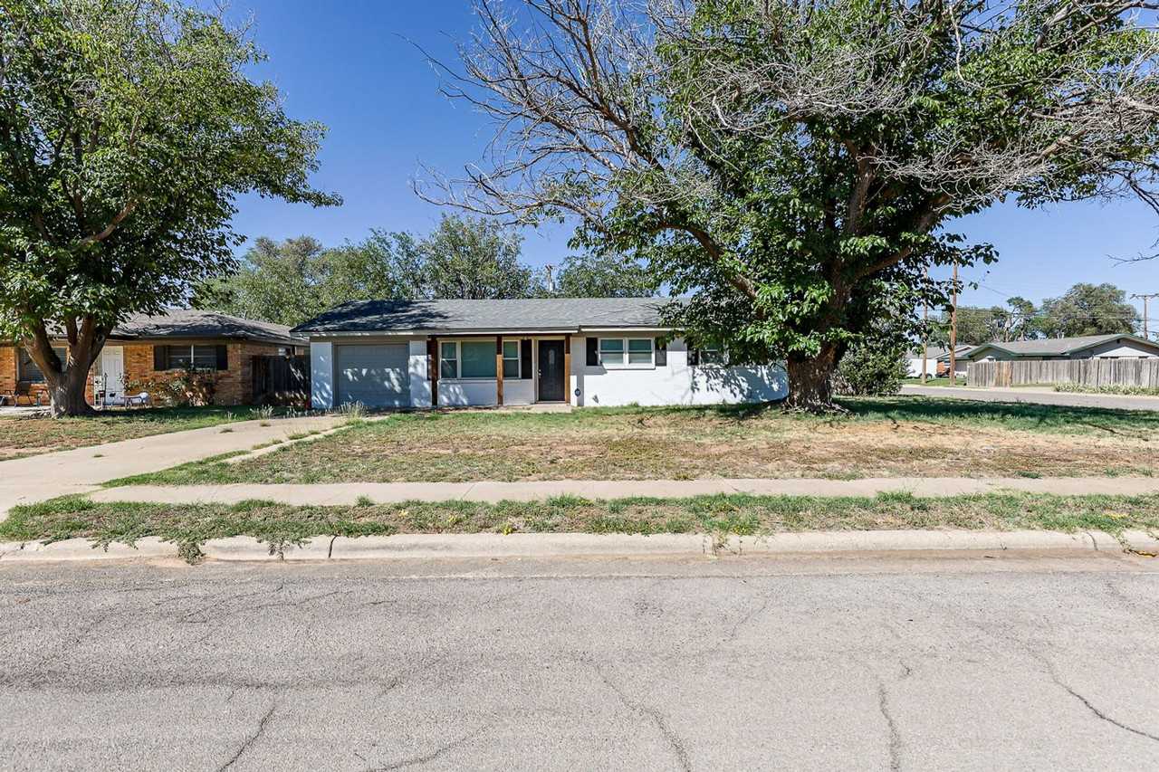 5602 8th St - Photo 3 of 17