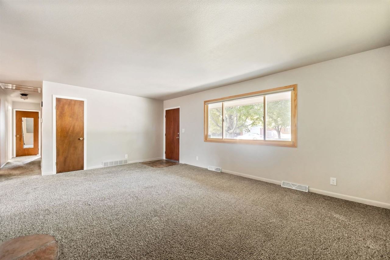 3518 N Franklin Ave - Photo 4 of 21