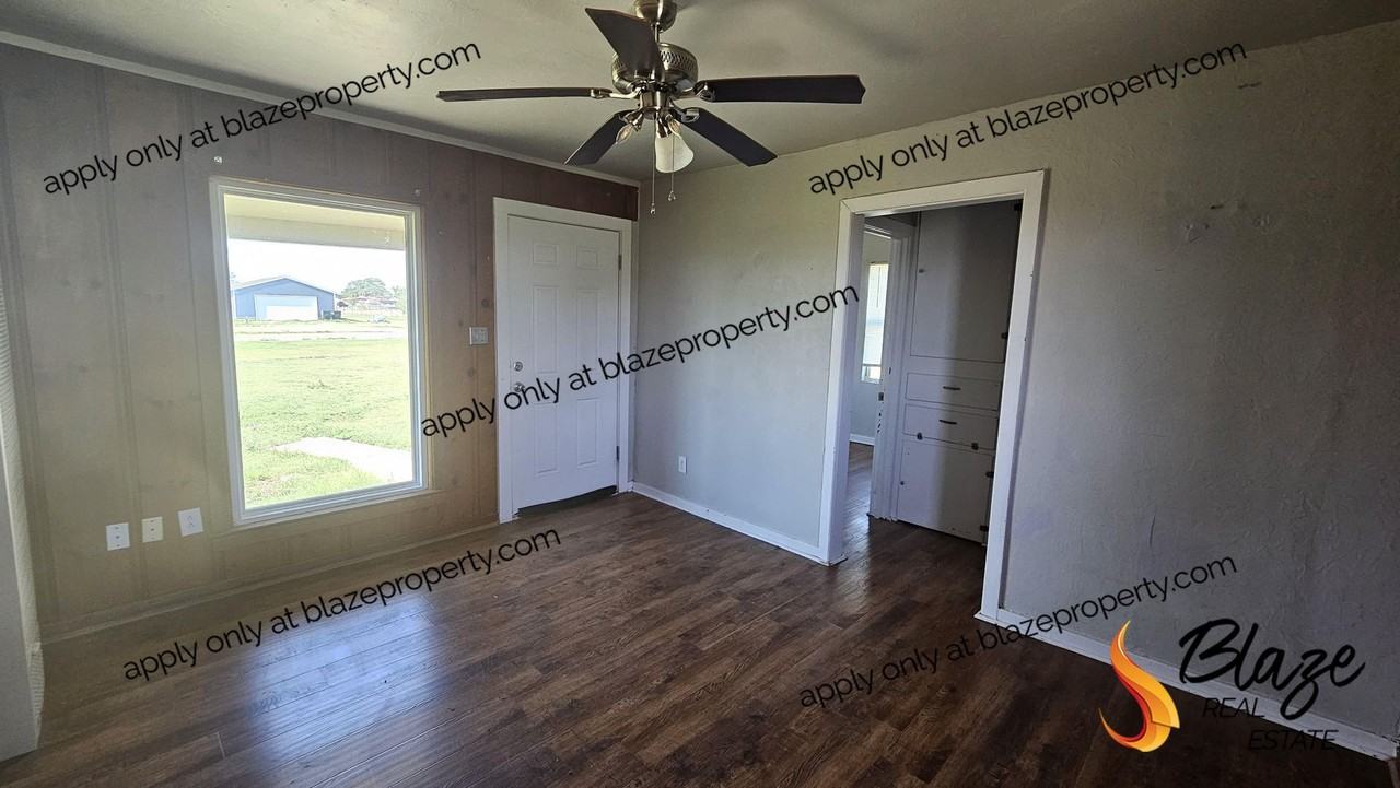 5184 Lisa Ln - Photo 3 of 8